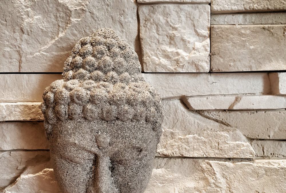 Płaskorzeźba Budda – jasny