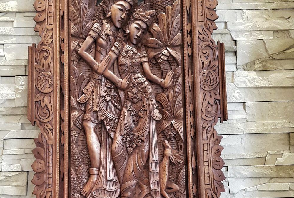 Zakochani w dżugli – płaskorzeźba